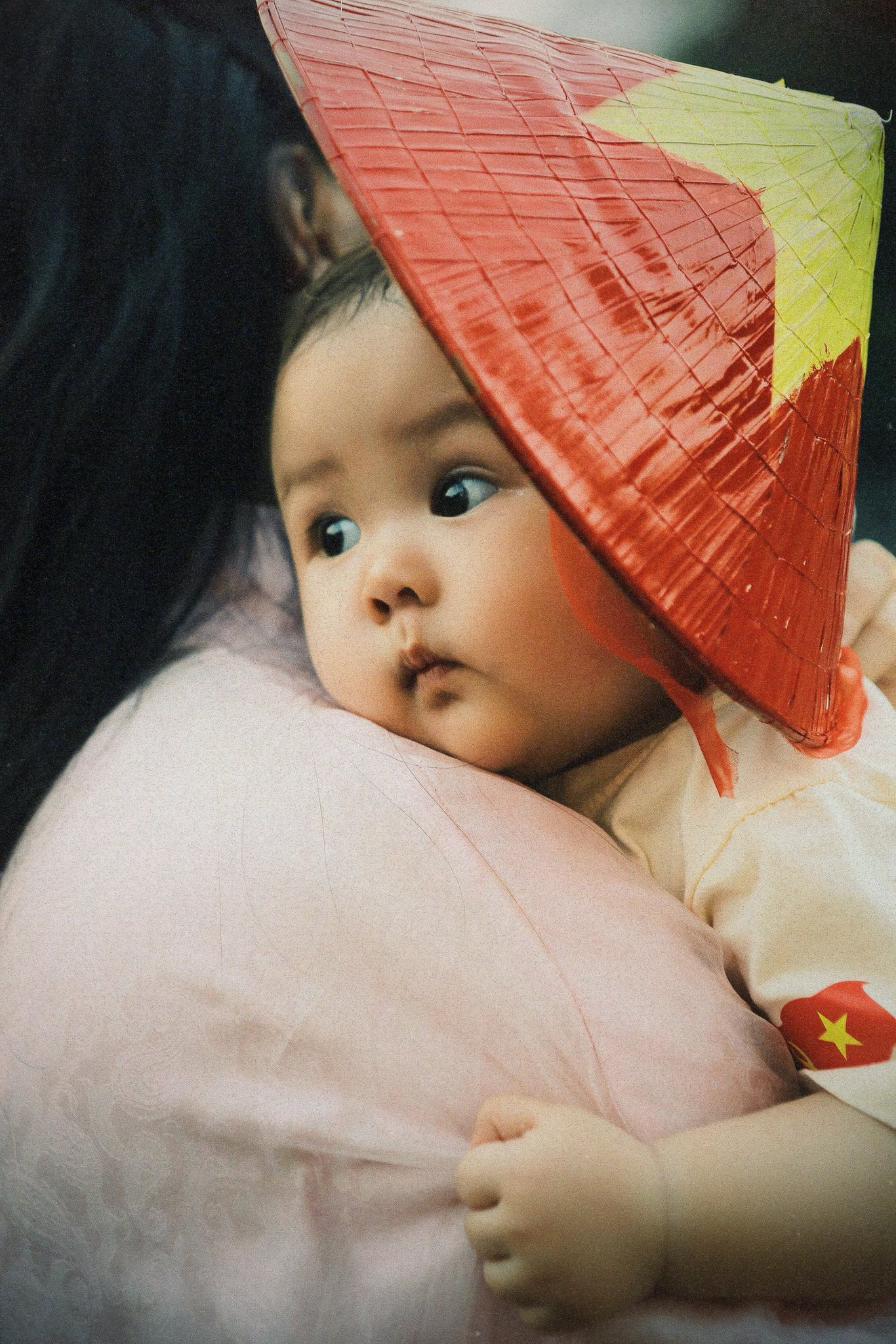 Cưng xỉu khoảnh khắc đáng yêu cháu ngoại Diva Thanh Lam chào đón Quốc khánh 2/9- Ảnh 2.