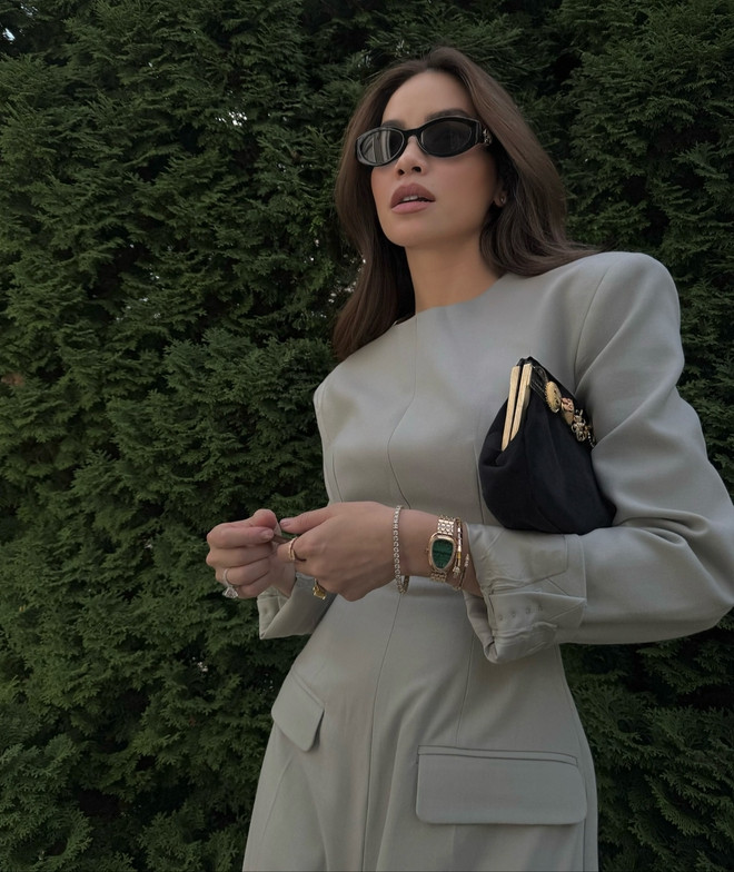 Hồ Ngọc Hà  Kim Lý mặc cả cây đen đi dự đám cưới