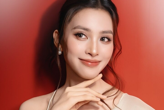 Hoa hậu 2 lần tham gia lễ diễu binh: Gương mặt tỷ lệ vàng, giàu có ở tuổi 25