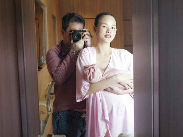 Siêu mẫu đình đám Vbiz lộ mặt mộc khác lạ sau 1 tuần sinh con