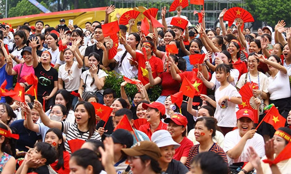 nhan tien mat dip quoc khanh.jpg