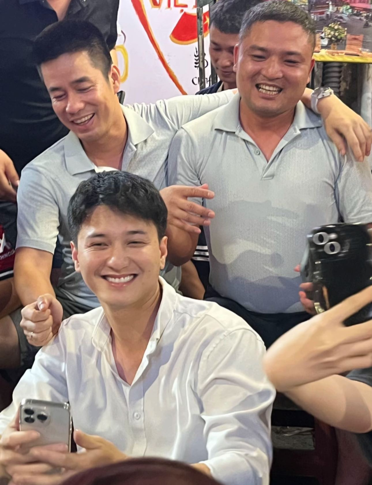 Sao nam Vbiz đi xem tổng duyệt A80 mà viral khắp cõi mạng vì quá đẹp trai