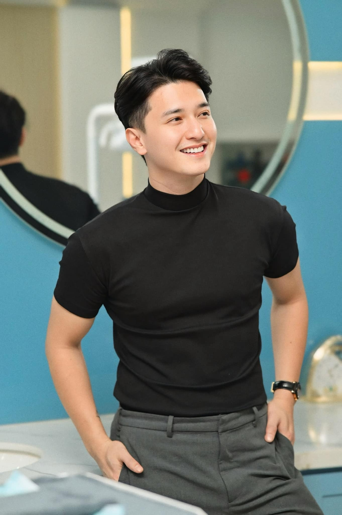 Sao nam Vbiz đi xem tổng duyệt A80 mà viral khắp cõi mạng vì quá đẹp trai