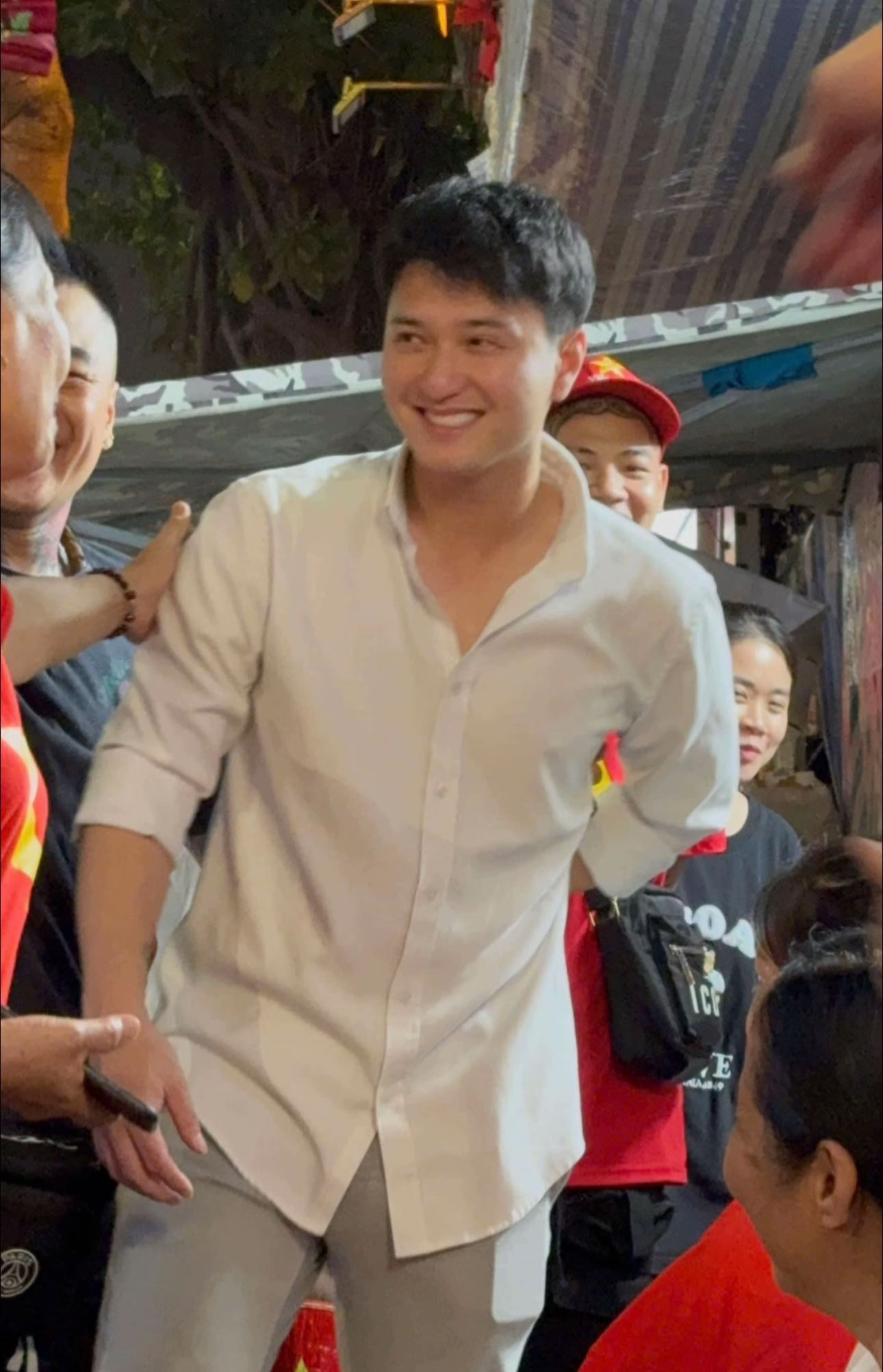 Sao nam Vbiz đi xem tổng duyệt A80 mà viral khắp cõi mạng vì quá đẹp trai