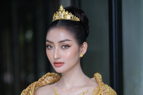 Á hậu Hòa bình đáp trả