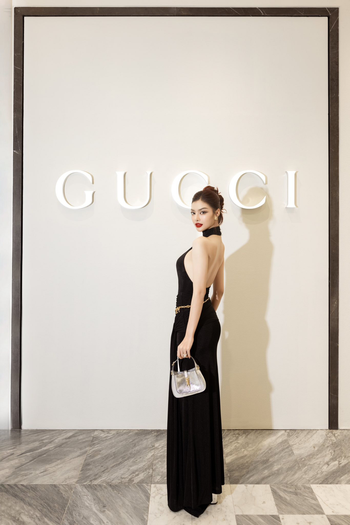 Á hậu Vbiz nghi sinh con cho bác sĩ thẩm mỹ Ngày càng phú bà lấn át Mai Davika khi chung hình