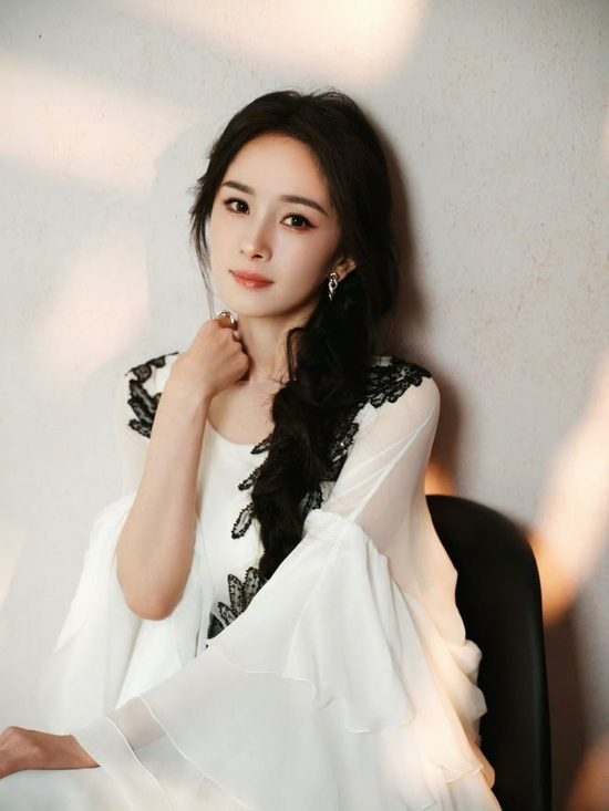 Cuối ngày 4/8/2025, 3 con giáp thỉnh tài rước lộc về nhà, cả tiền và tình đều song hành viên mãn