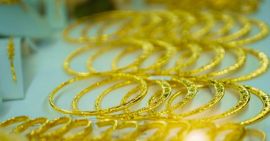 Giá vàng tăng dựng đứng, chênh thế giới 15 triệu/lượng: Cơn sốt này sẽ còn nóng tới đâu?