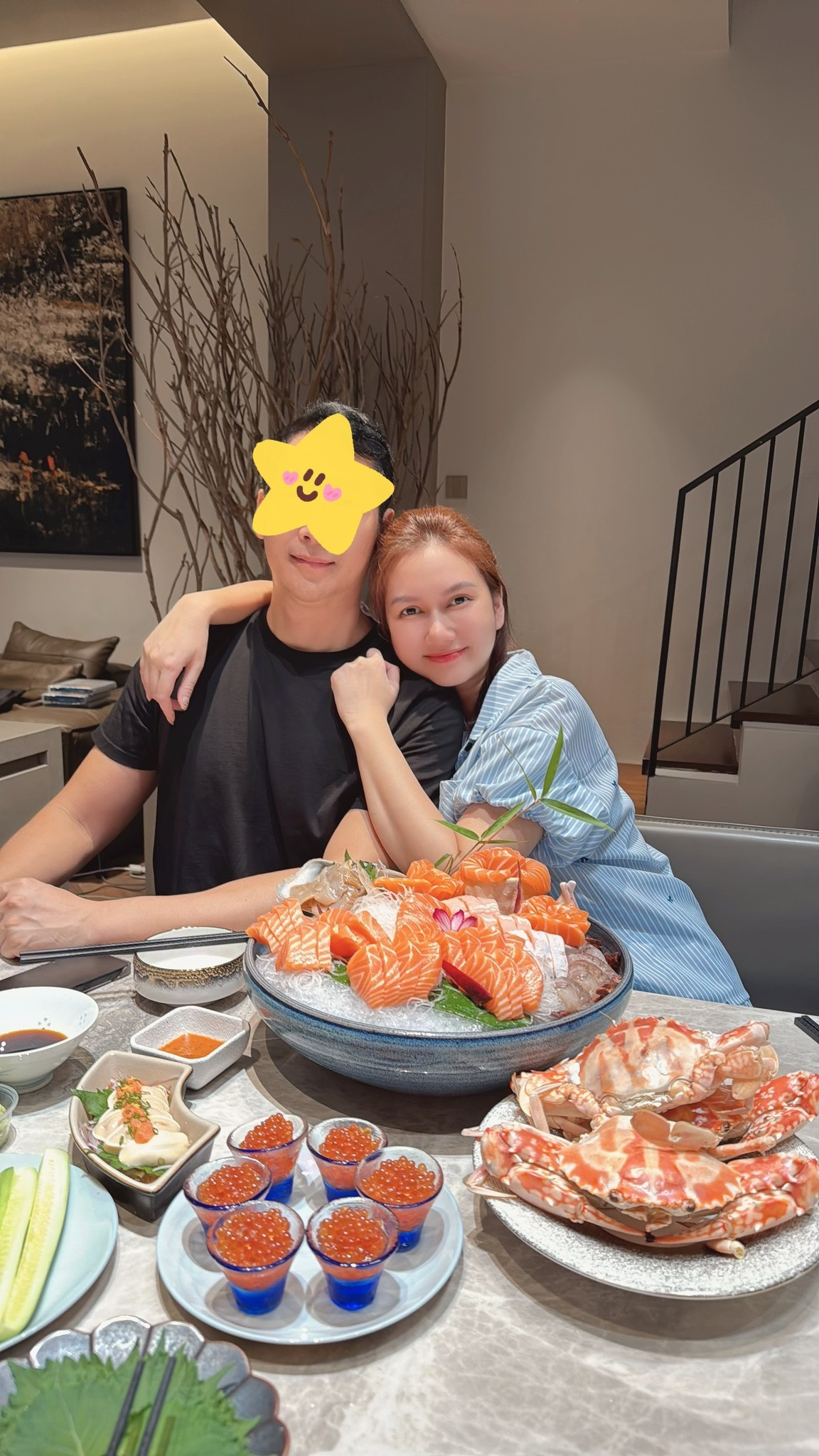 Hương Giang lần đầu để lộ mặt ông xã sau một năm giấu kín