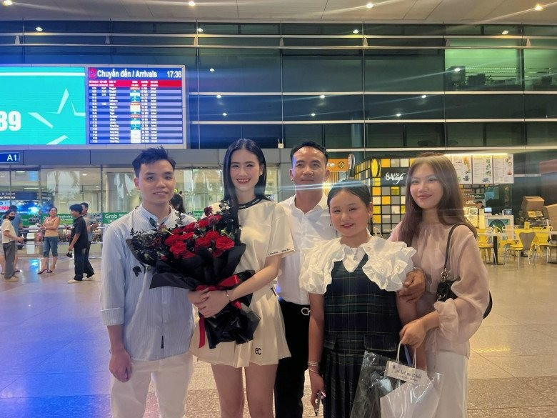 Không phải bố giám đốc đây mới là nhân vật chiếm spotlight nhiều nhất ngày tiễn Hoa hậu Ý Nhi