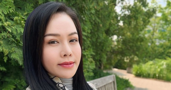 Mẹ đơn thân giàu có nhất nhì showbiz, bình yên viên mãn bên con gái nhỏ trong biệt thự bề thế