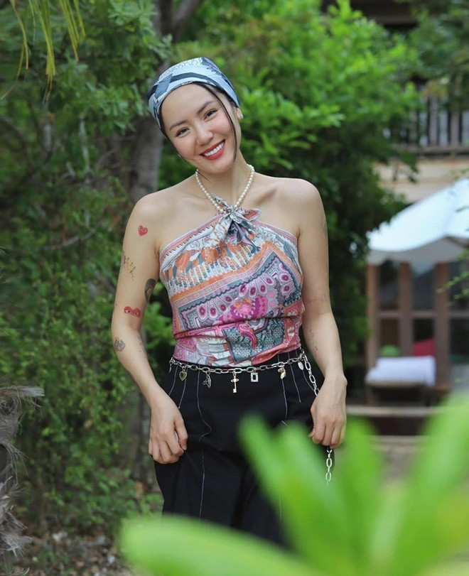 Phương Linh tuổi tứ tuần đẹp không góc chết mặc gì cũng sang