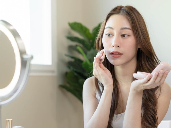 3 lưu ý khi trang điểm với phấn nước giúp bền màu - Ảnh 1