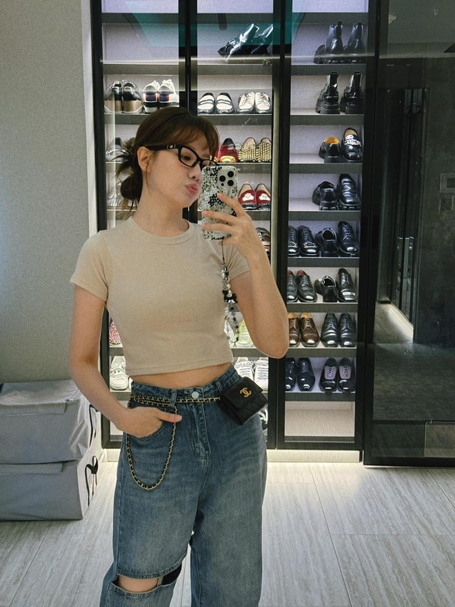 Hari Won lên đồ như teen girl ai tin nổi đã U40