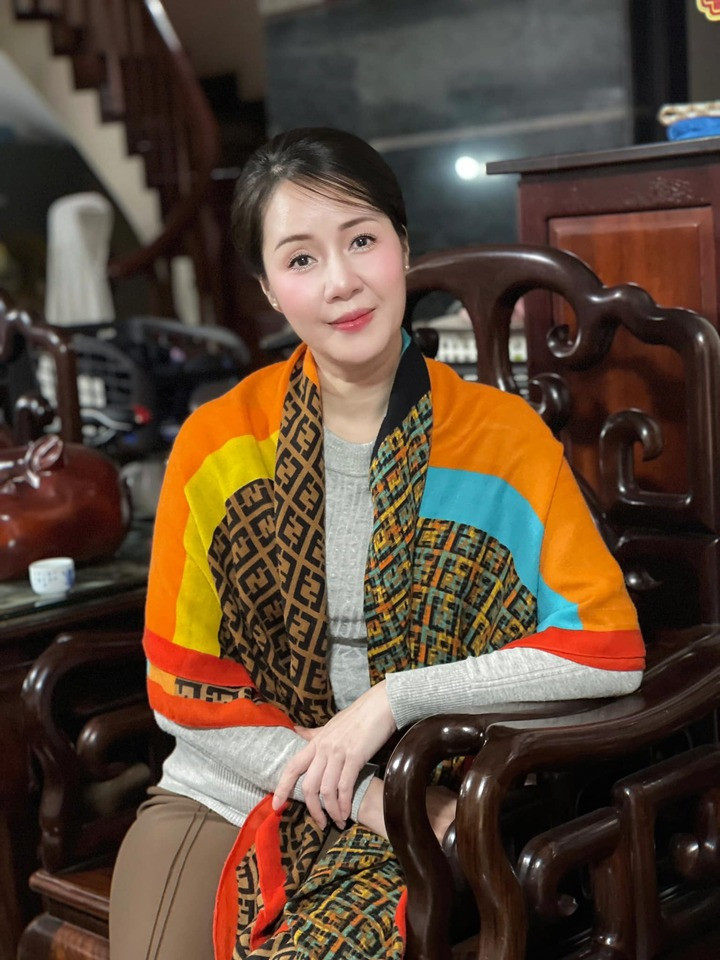 Ở tuổi U50, nữ diễn viên vẫn khiến người xem ngỡ ngàng bởi vẻ đẹp trẻ trung, rạng rỡ.