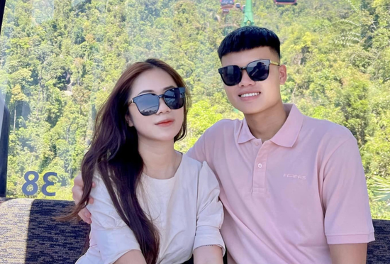 Nhan sắc nữ nhân viên ngân hàng vừa kết hôn với cựu sao U23 Việt Nam