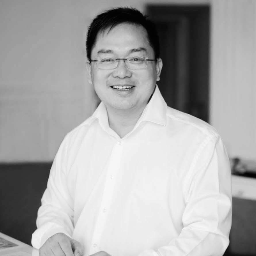 Rò rỉ tin nhắn lộ rõ tình cảm của con trai dành cho ông Hoàng Nam Tiến trước thời điểm bố qua đời