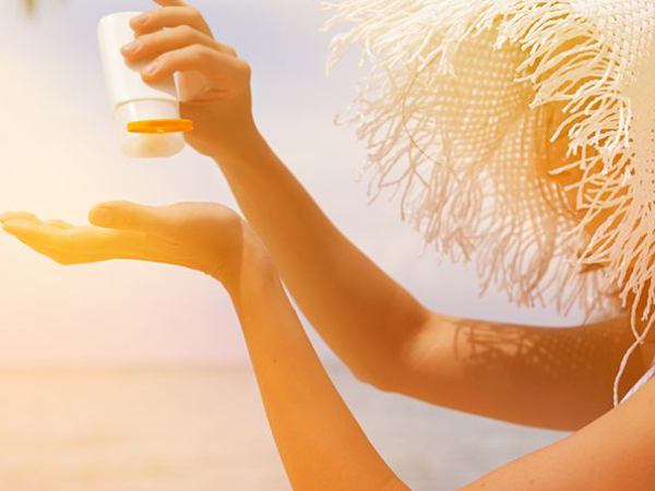 3 sai lầm khi dùng kem chống nắng khiến da sạm đen, nổi mụn, chị em nhất định phải tránh xa - Ảnh 2