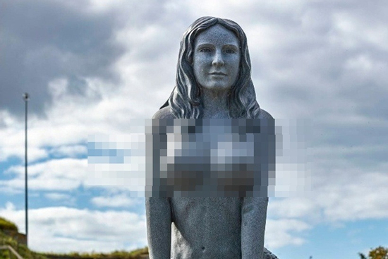 Bức tượng nàng tiên cá 14 tấn bị chê 'xấu xí' vì kích cỡ 'vòng một quá lớn'