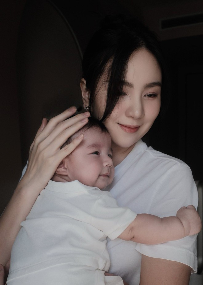 Chồng MC Mai Ngọc bị chụp lén diện mạo thật lộ rõ qua ống kính của vợ