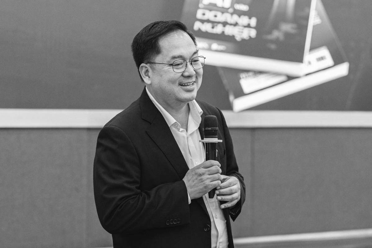 Con trai ông Hoàng Nam Tiến tuyên bố tạm khóa Facebook lý do liên quan người cha quá cố