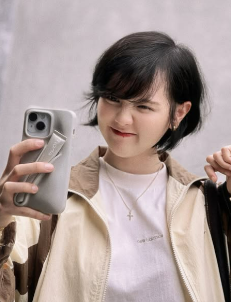 Cùng để tóc mái bằng giống Thiều Bảo Trâm nhưng Hải Tú lại bị chê tơi tả