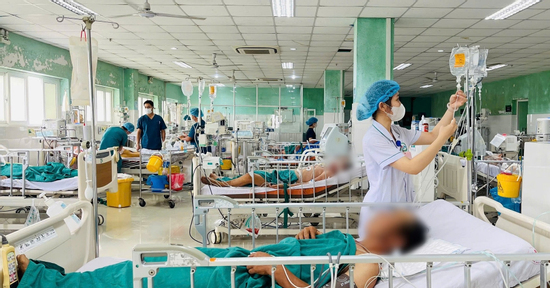 Ăn mắm cá chua tự làm, 2 cha con nhập viện cấp cứu