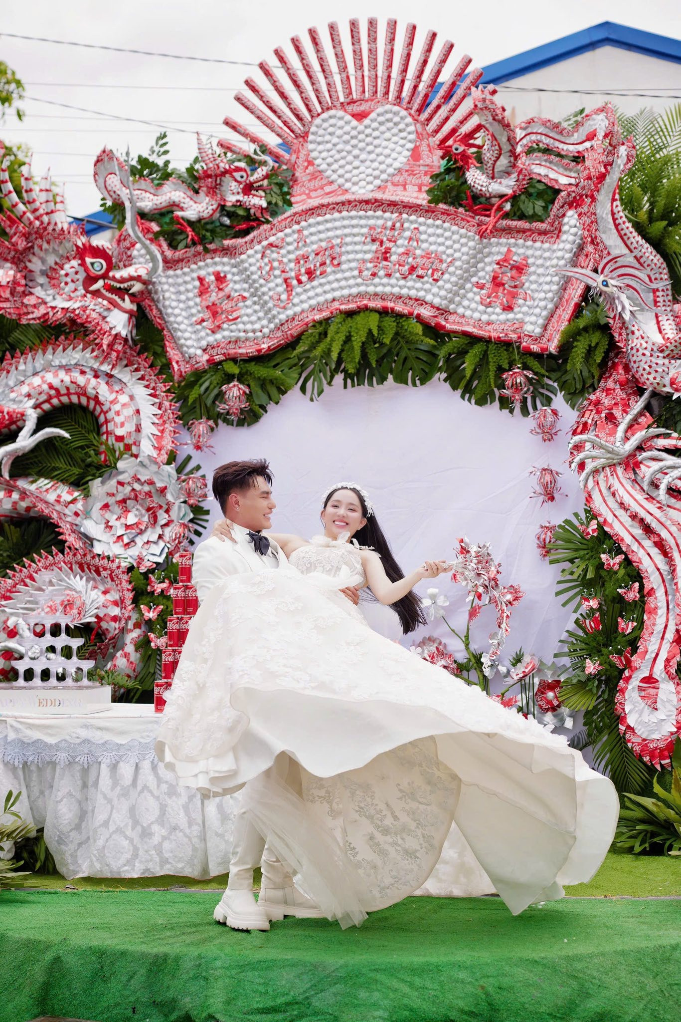 Lê Dương Bảo Lâm làm đám cưới lần 2 cổng rạp được thiết kế siêu độc lạ