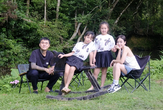 Hình ảnh lộ rõ mối quan hệ giữa Đạt G và con riêng của Cindy Lư