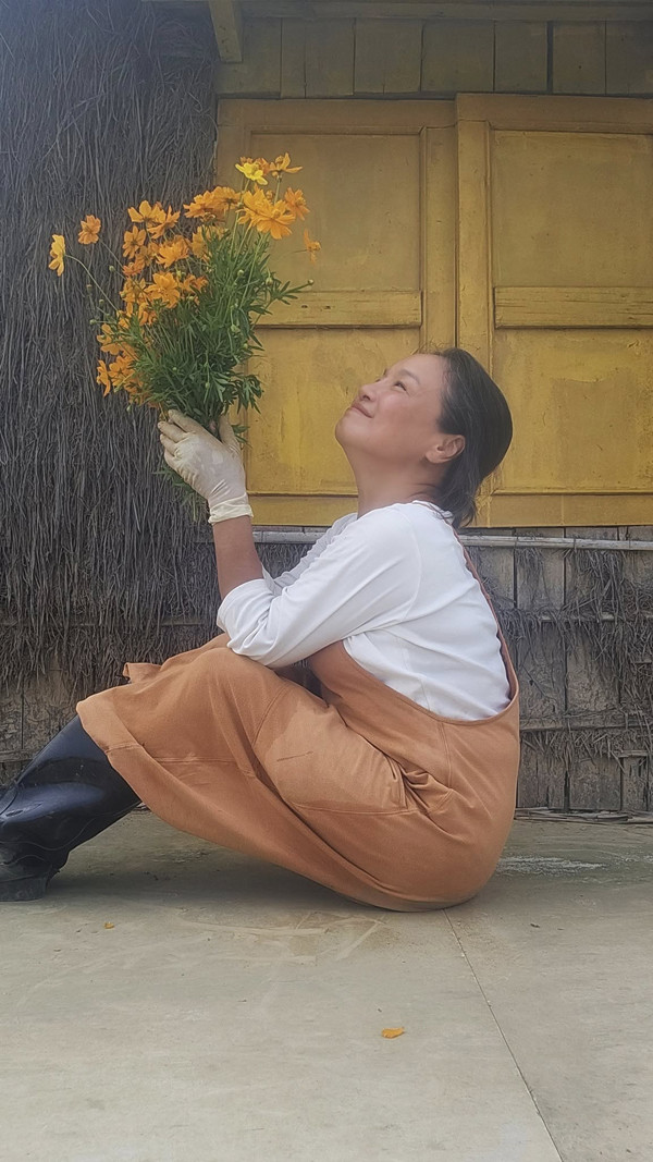 Mặt mộc căng tràn sức sống ở tuổi trung niên của nghệ sĩ Tú Oanh- Ảnh 3.