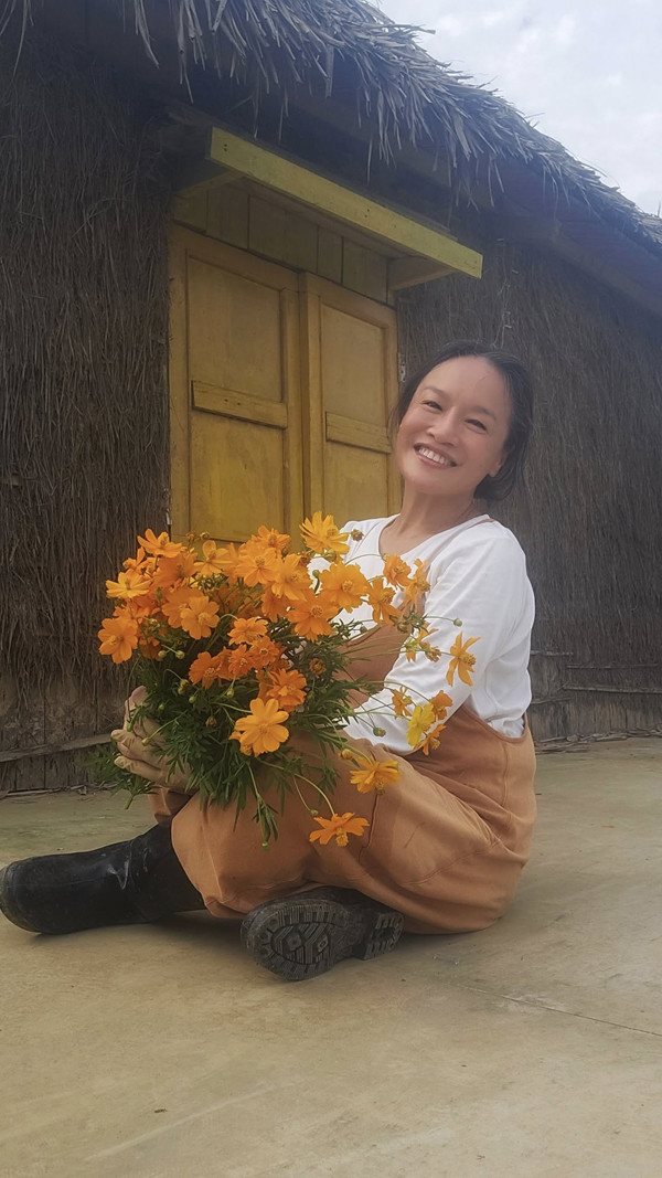 Mặt mộc căng tràn sức sống ở tuổi trung niên của nghệ sĩ Tú Oanh- Ảnh 2.