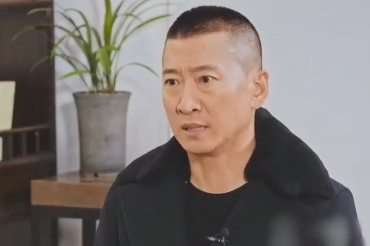 Không chỉ dừng lại ở lĩnh vực nghề nghiệp, Châu Kiệt cũng từng vướng vào những rắc rối đời tư, đặc biệt là liên quan đến giao thông. (Ảnh: Sohu)