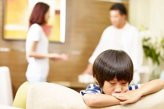 Vợ chồng không ai chịu nuôi con khuyết tật, quan tòa tức giận không cho ly hôn