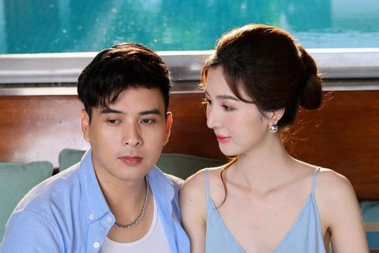 Vợ kém 17 tuổi của Hồ Quang Hiếu: 'Sau khi có con, anh ấy bỏ quên mình luôn'
