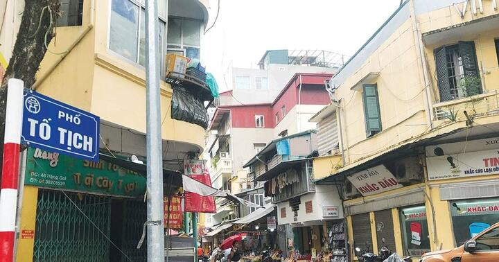 Phố Tố Tịch khi xưa từng bán chiếu trắng, khác biệt với chiếu cói tại phố Hàng Chiếu. (Ảnh: Hanoimoi)