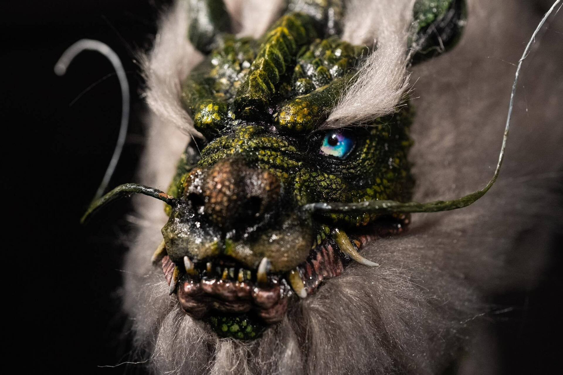 Chàng trai TP.HCM gây sốt với mô hình báo tuyết thủ công 'đẹp như sản phẩm AI' - 19