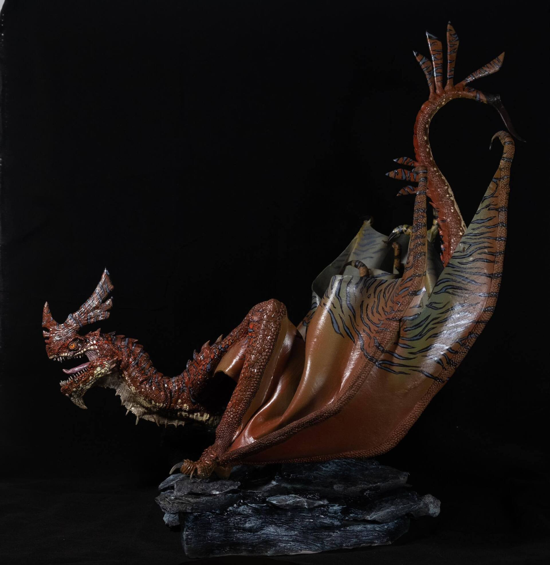 Chàng trai TP.HCM gây sốt với mô hình báo tuyết thủ công 'đẹp như sản phẩm AI' - 20