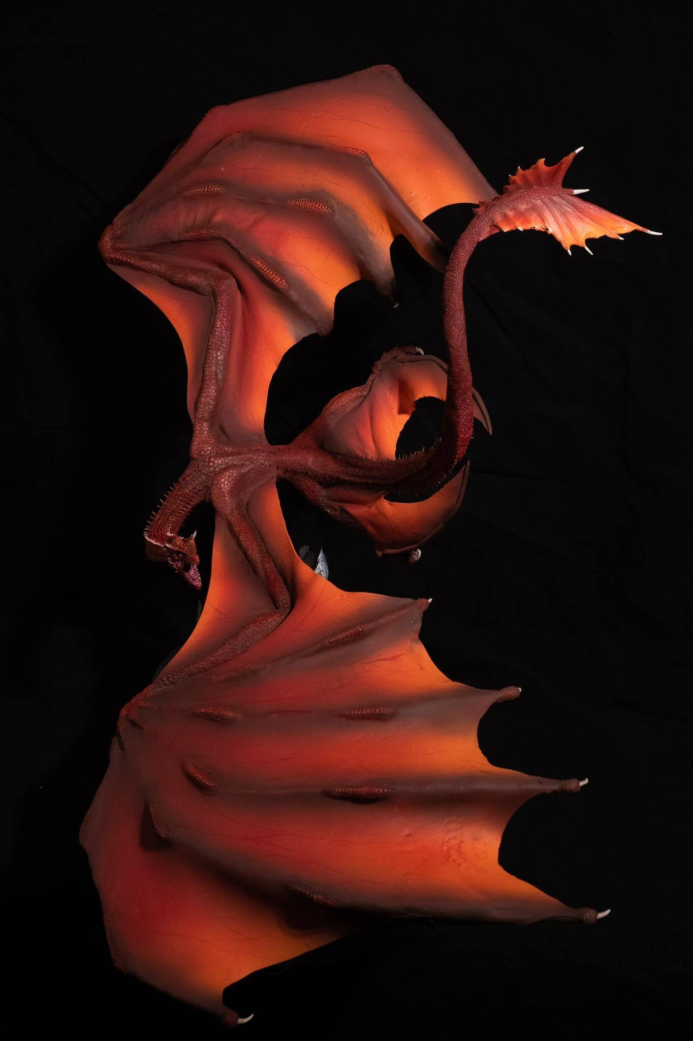 Chàng trai TP.HCM gây sốt với mô hình báo tuyết thủ công 'đẹp như sản phẩm AI' - 17