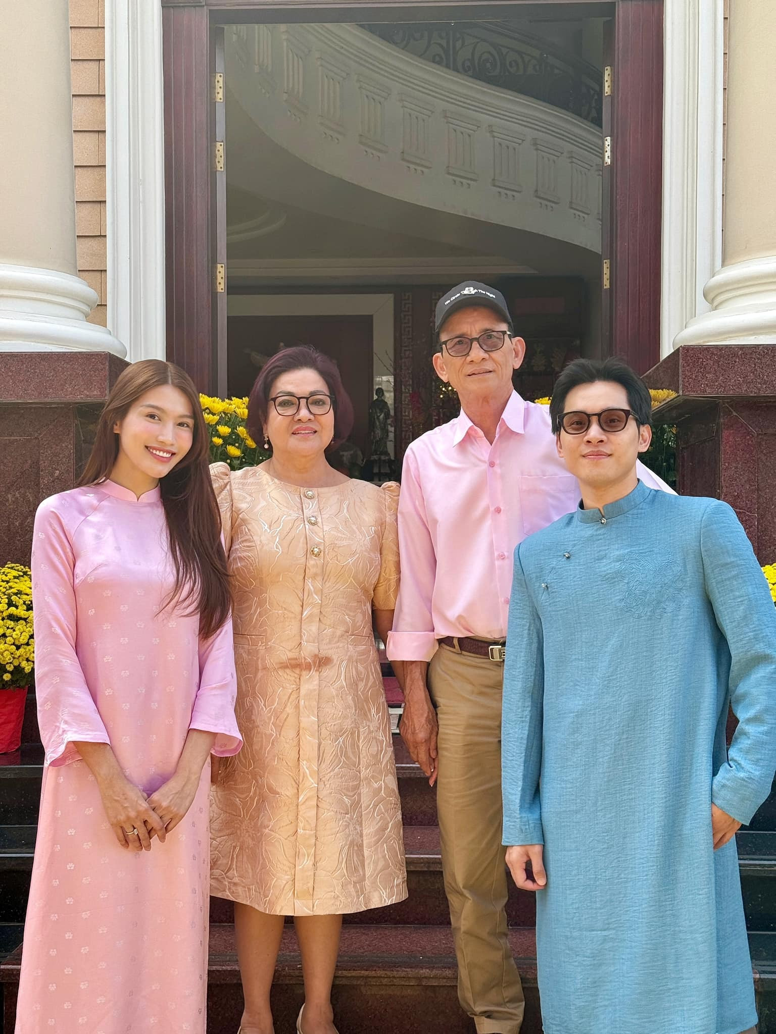 Khui loạt ảnh đời thường cực hot về chồng sắp cưới của Á hậu Chế Nguyễn Quỳnh Châu