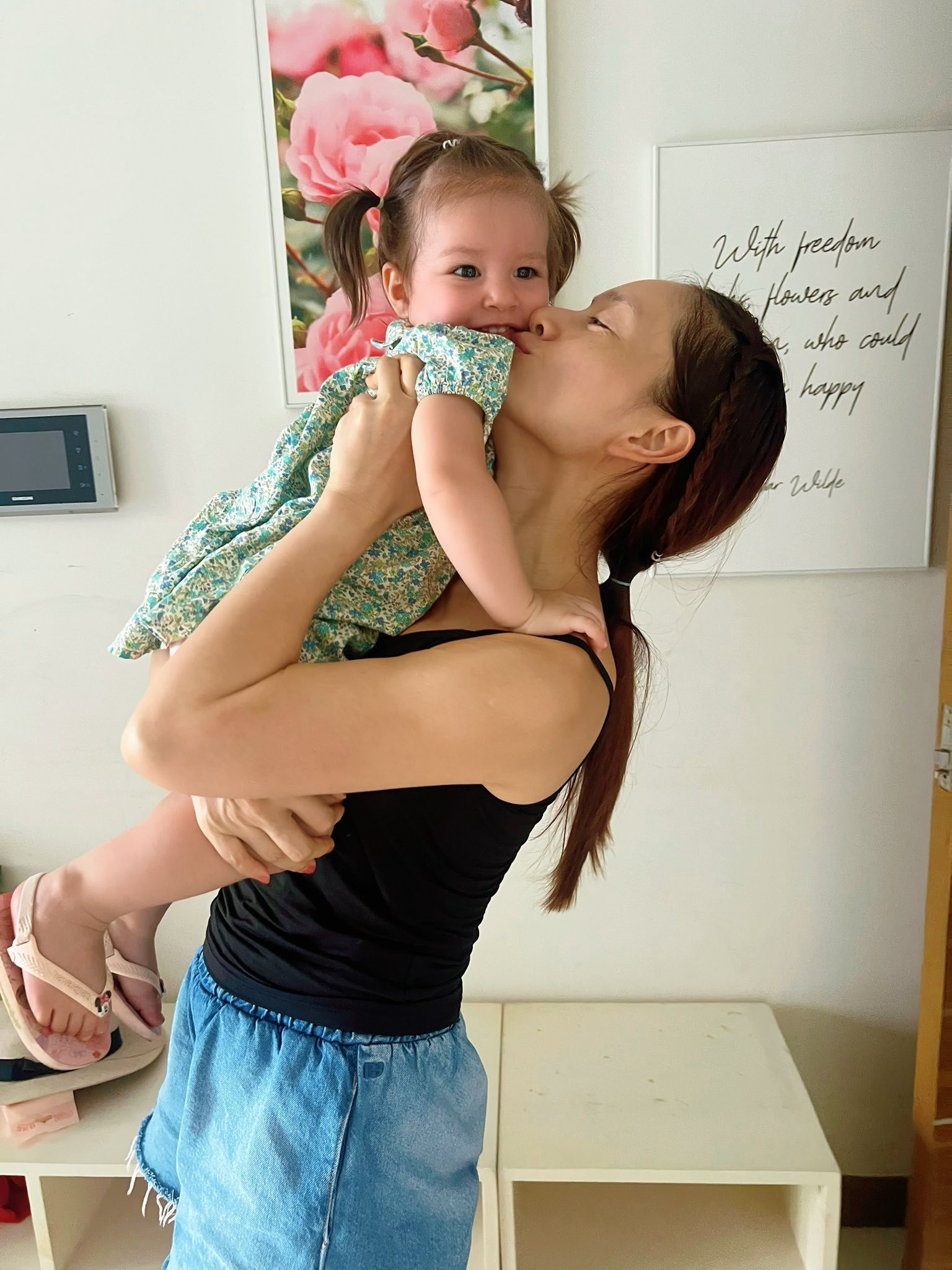 Lan Phương hé lộ cuộc sống bình yên sau ồn ào hôn nhân với chồng Tây