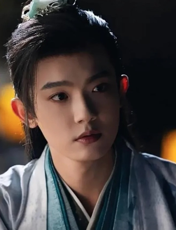 Lý Minh Đức bị tuyên án 6 tháng tù giam vì hành vi cố ý phá hoại tài sản. Cụ thể, trong tình trạng say rượu, nam diễn viên đã đập phá xe của một biên kịch, gây thiệt hại nghiêm trọng. Toà án không chỉ tuyên phạt tù mà còn buộc Lý Minh Đức bồi thường một khoản tiền lớn.