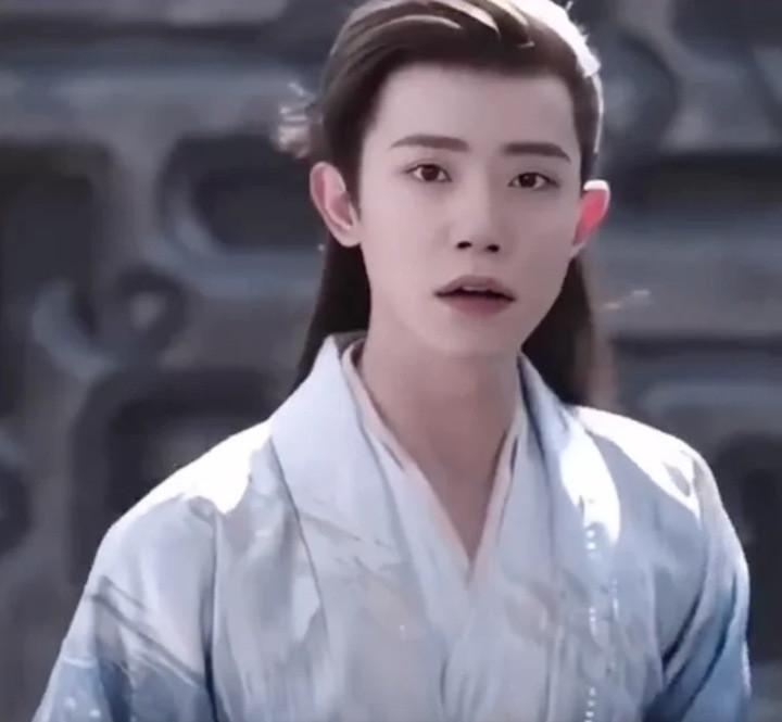 Trước Thuỳ Tiên, nhiều ngôi sao quốc tế cũng rơi vào trường hợp tương tự. Bộ phim truyền hình