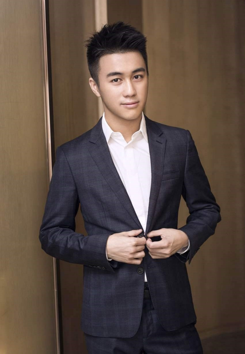 Chồng đại gia sắp phá sản trắng tay siêu mẫu đình đám phản ứng sốc