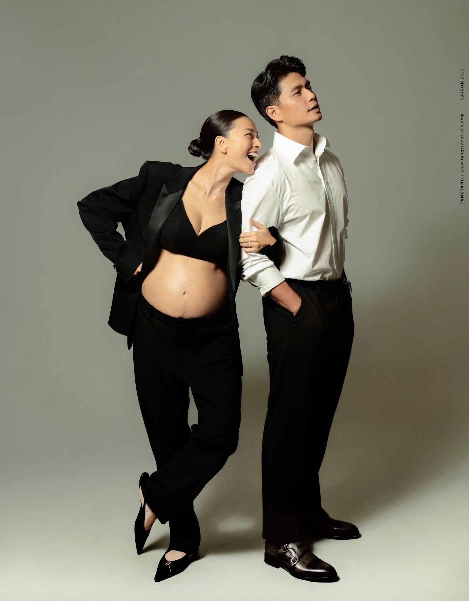 Chồng Ngô Thanh Vân hé lộ hình ảnh đặc biệt của vợ và con gái sau khi vượt cạn thành công