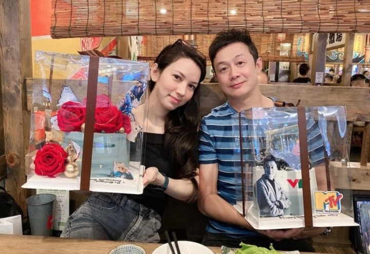 Hôn nhân kín tiếng của 'nam thần VTV' bên bà xã kém 14 tuổi, từng thi hoa hậu - Ảnh 3.