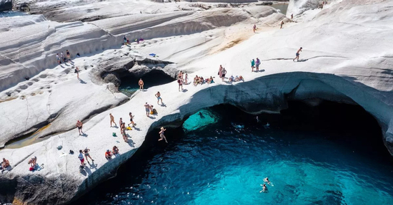 Ngã từ trên tàu xuống biển, cặp du khách Việt tử vong ở Hy Lạp