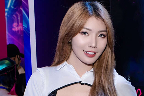 Nữ diễn viên cao 1,77m chi 500 triệu đồng nâng ngực, suy sụp vì biến chứng