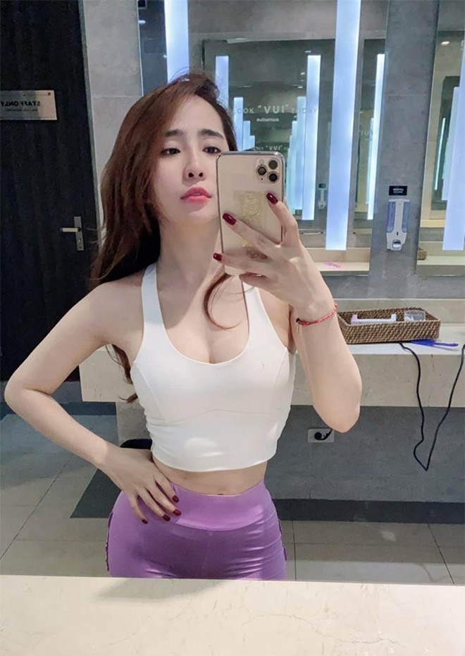 Quỳnh Nga U40 xinh như thiếu nữ nhờ gu thời trang ăn gian tuổi