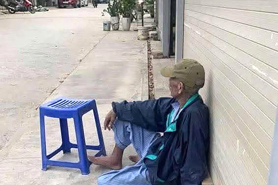 Thực hư chuyện ông lão 70 tuổi ở Hải Phòng bị gia đình bỏ rơi, sống tại vỉa hè