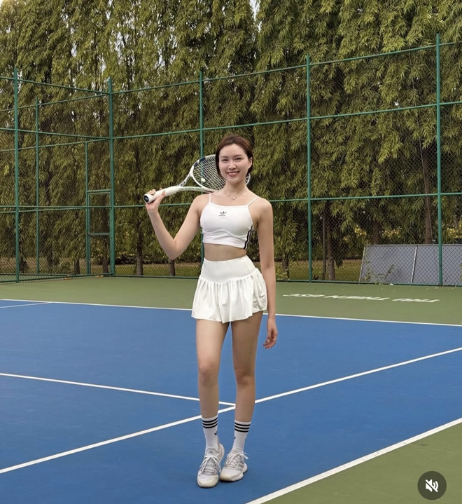 Mai Phương Thúy Thanh Thanh Huyền ghi điểm với phong cách tennis thời thượng